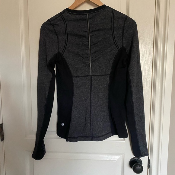 Lululemon long sleeve black reversible 6 - Picture 4 of 7